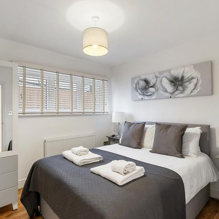 Apartamento Two Bed Flat In Bush Hill Park Enfield Exterior foto
