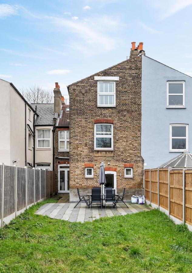 Apartamento Two Bed Flat In Bush Hill Park Enfield Exterior foto